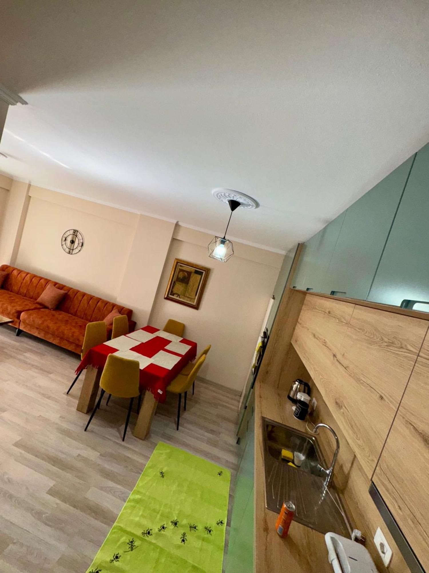 Leilighet Cozy 2br In Tiranë